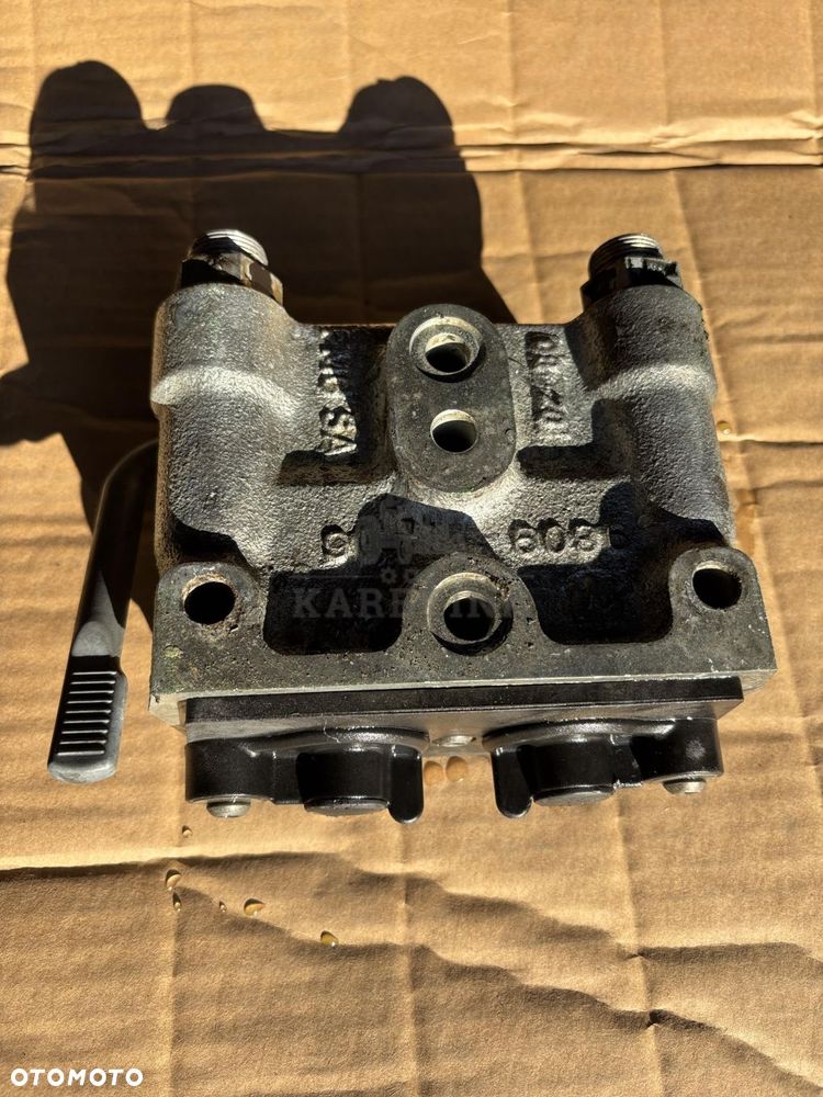 Massey Fergusson - zawór gniazdo hydrauliczne 3796260M1 ACP0307080 - 3