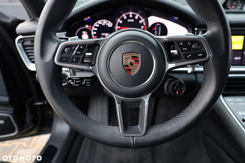 Porsche Panamera GTS - 9