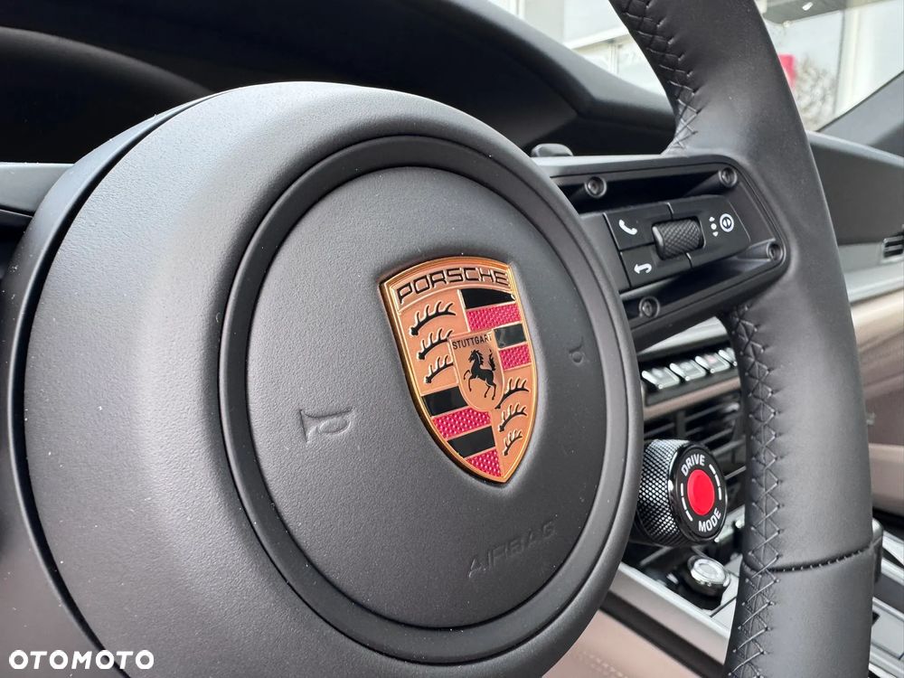 Porsche 911 Carrera 4S - 17