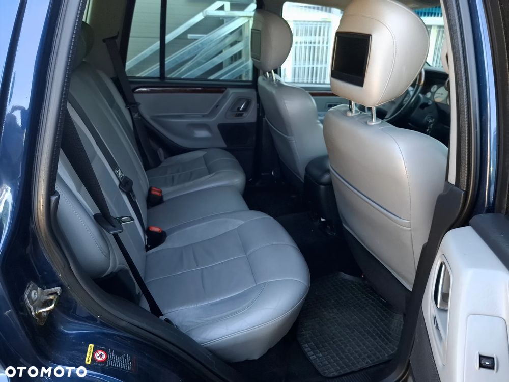 Jeep Grand Cherokee - 23