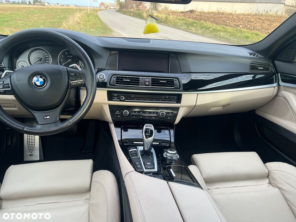 BMW Seria 5 528i xDrive Sport-Aut - 32
