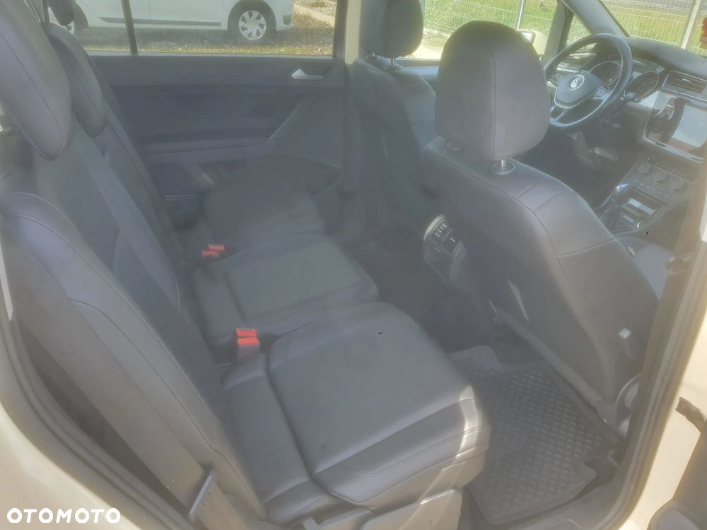 Volkswagen Touran - 11