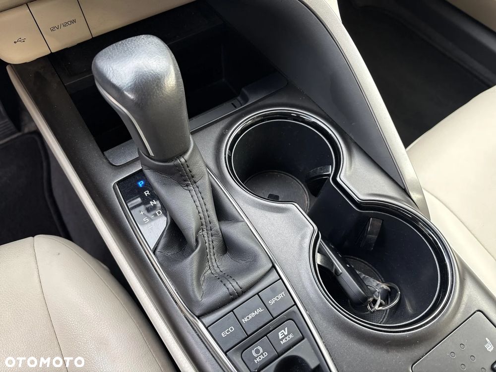 Toyota Camry 2.5 Hybrid Comfort CVT - 16