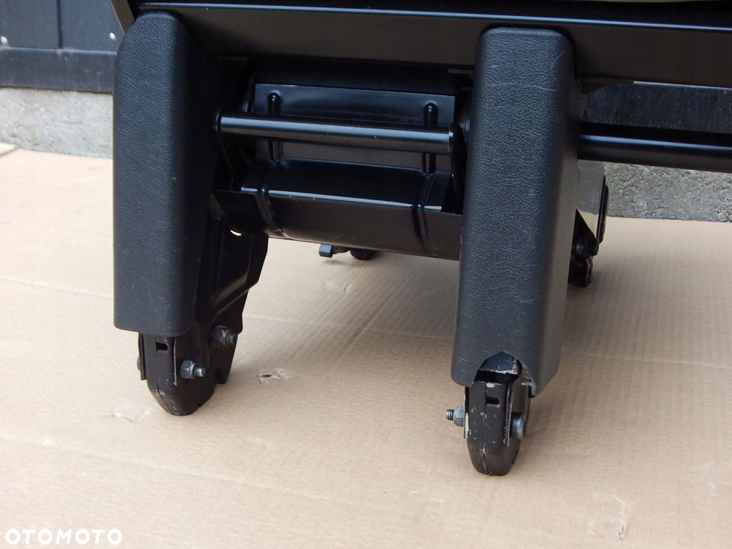 VW T5 fotel składany koziołek 2 rząd tył tylny OX - 8