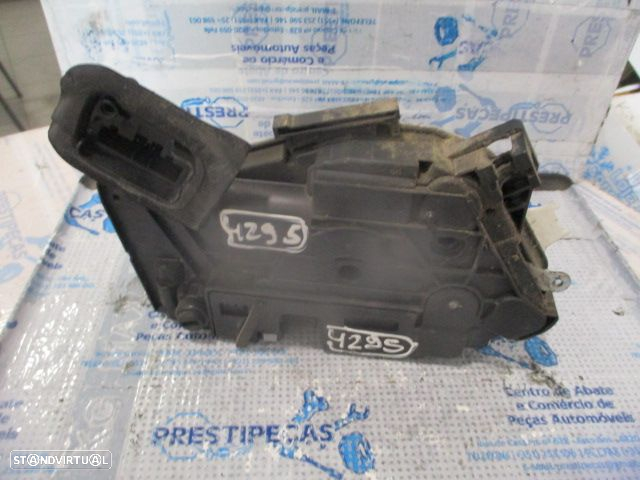 Fecho 5K4839015Q VW GOLF 7 2013 TE 7 PINOS VW GOLF 7 5G FASE 1 2014 1.6TDI 105CV 5P CINZA RATO TE 7 PINOS - 2