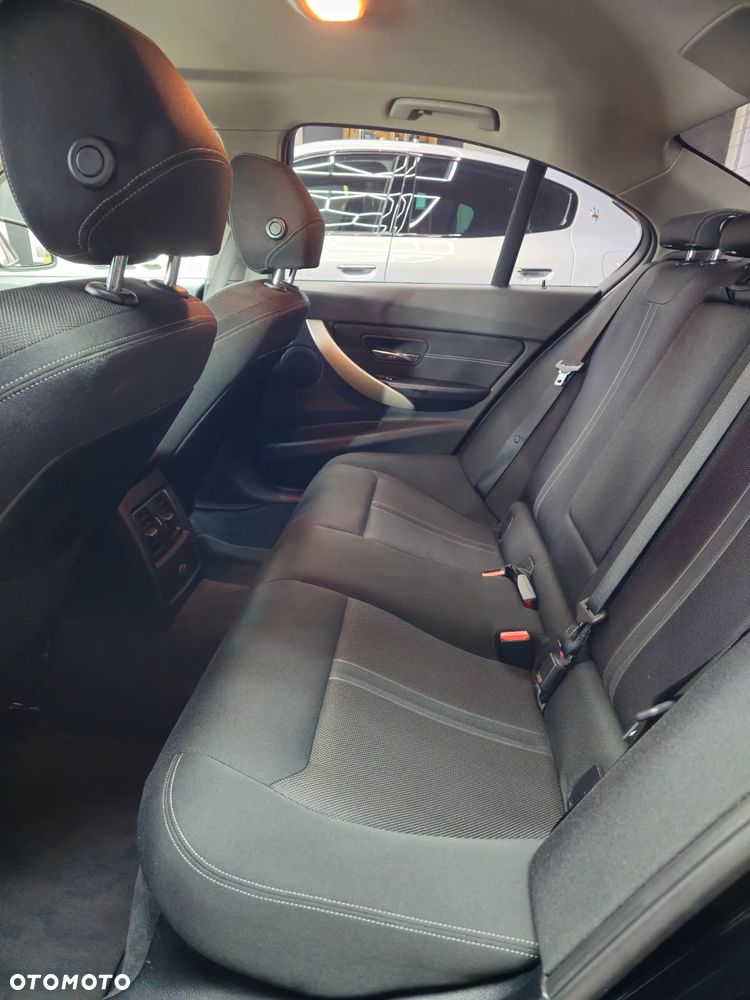 BMW Seria 3 316d - 13