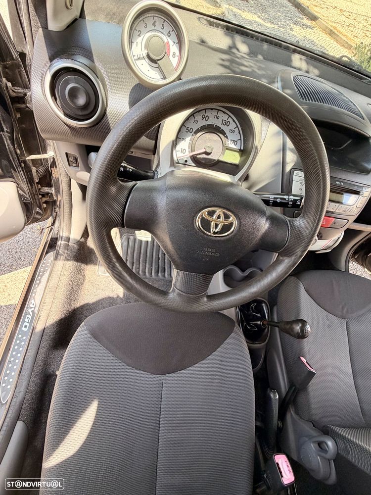 Toyota Aygo 1.0 + Sport Pack MMT - 12
