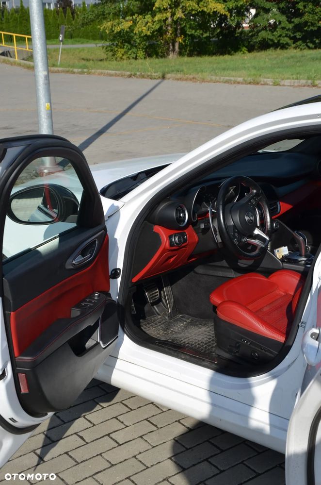 Alfa Romeo Giulia 2.0 Turbo 16V AT8 Veloce Ti - 9