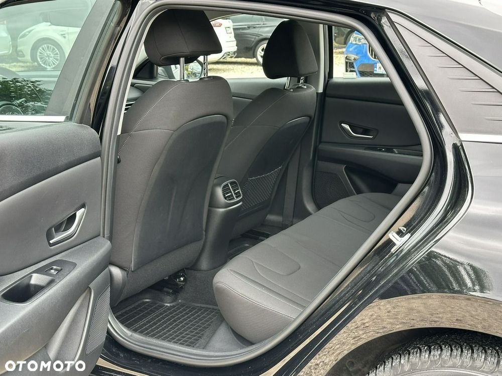 Hyundai Elantra - 16