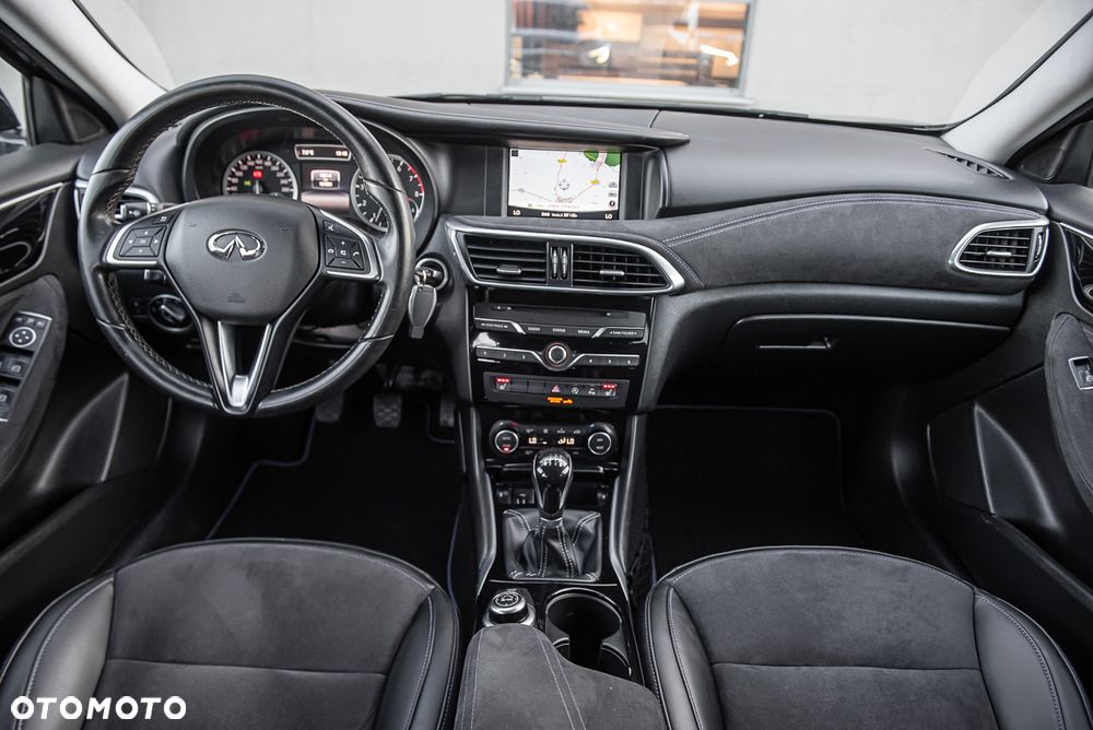Infiniti Q30 1.6t Premium - 28