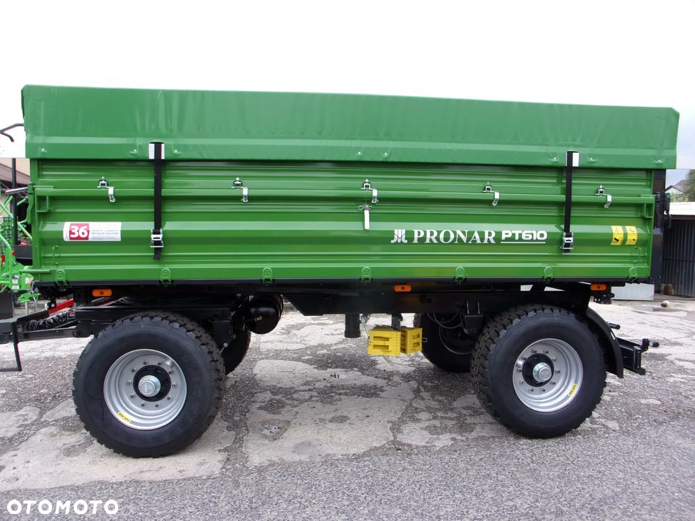 Pronar Przyczepa dwuosiowa Pronar PT-610 -10-ton, Przyczepa Pronar PT-653/2 - 6-ton z mechanizmem trójstronnego wywrotu 6-ton, nadstawy, plandeka - 3