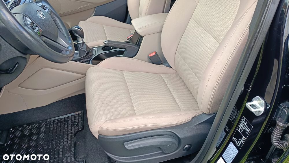 Hyundai Tucson 1.7 CRDI BlueDrive Style 2WD - 16