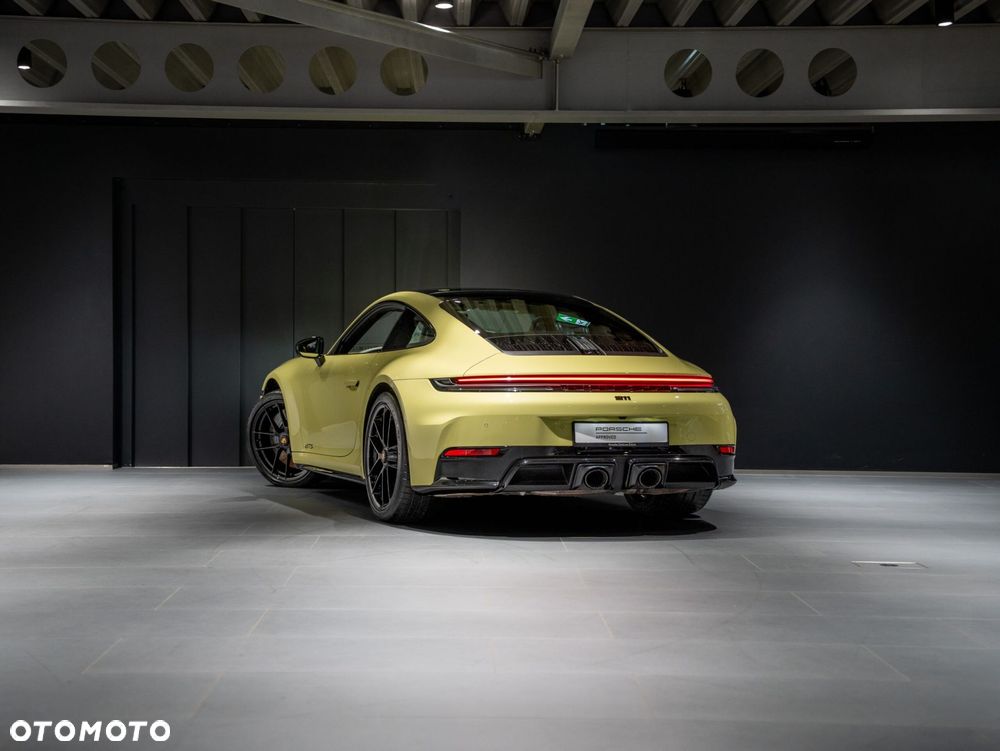 Porsche 911 Carrera T-Hybrid 4 GTS - 3