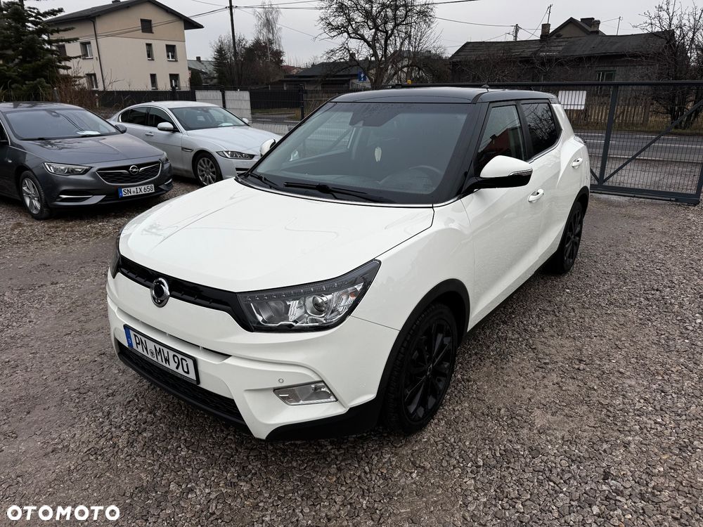 SsangYong/KGM Tivoli e-XGi 160 2WD Black+White - 1