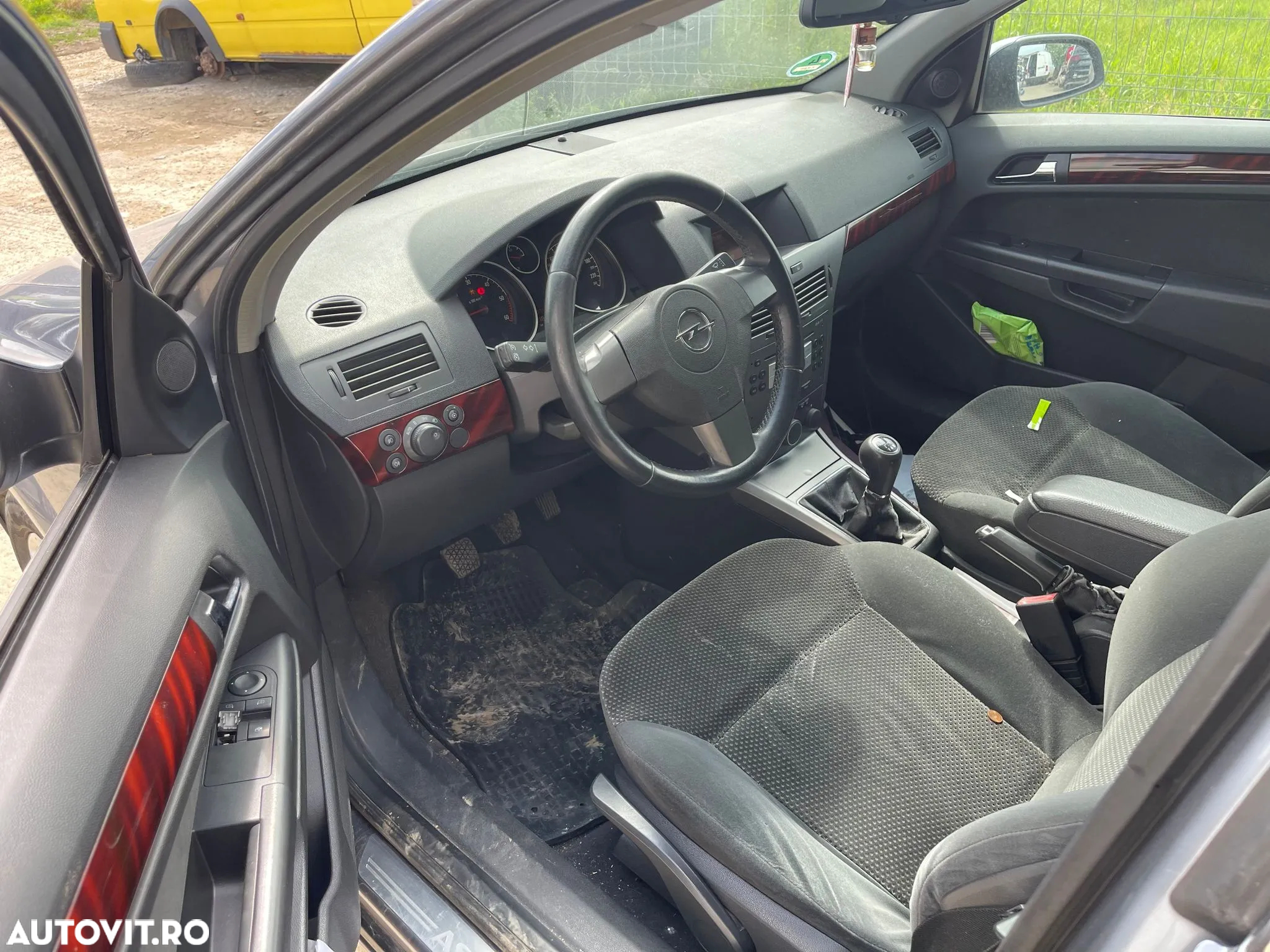 Dezmembrari Opel Astra H 1.7 CDTi - 5