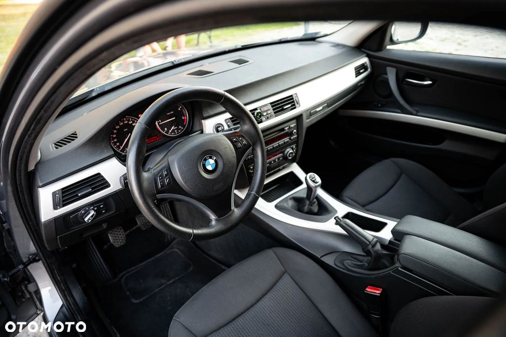 BMW Seria 3 318d - 11