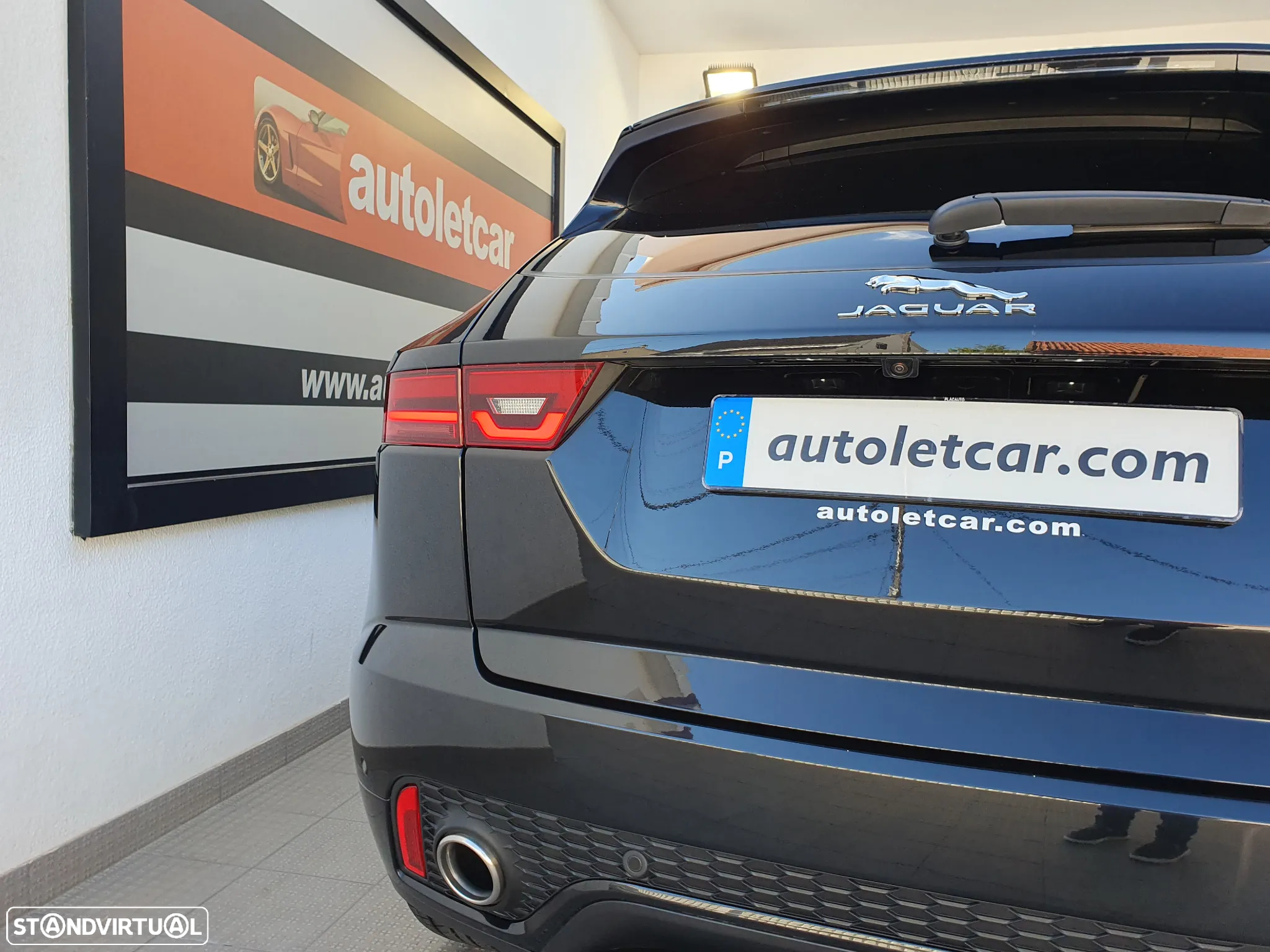 Jaguar E-Pace 2.0 i4D R-Dynamic S - 14