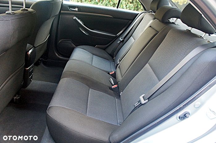 Toyota Avensis 2.0 D-4D Edition - 21