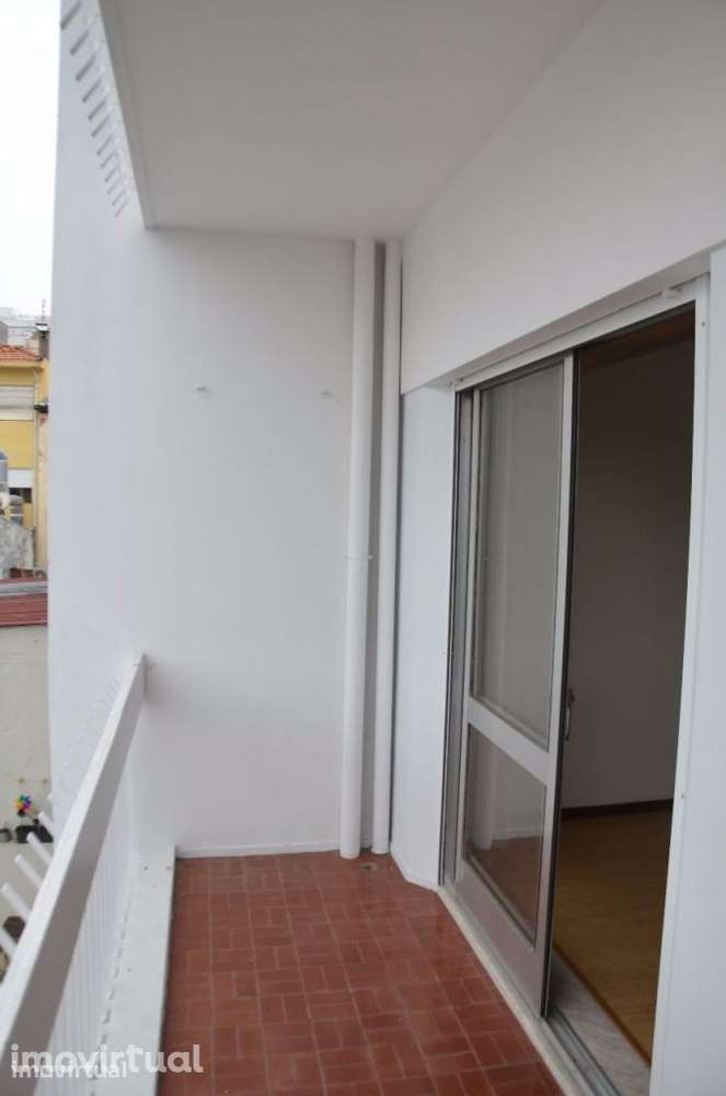T2+1 90 m2 com varanda | Marquês/Lapa - Grande imagem: 2/18