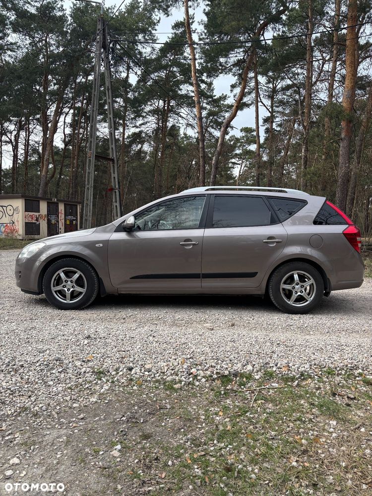 Kia Ceed - 7