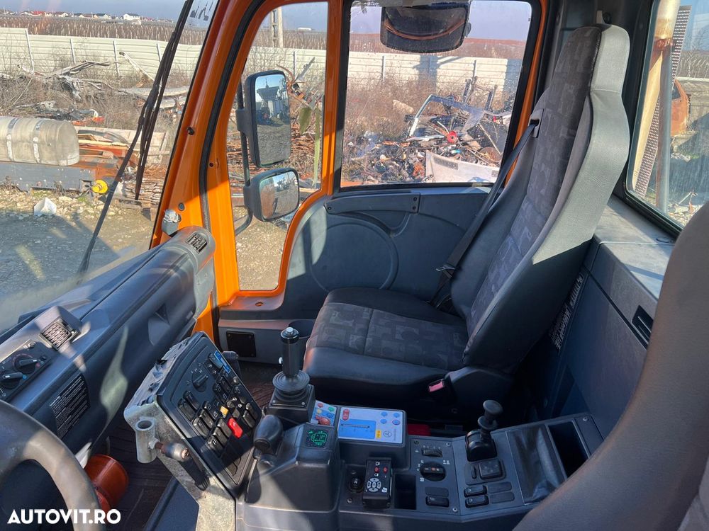 Mercedes-Benz U400 - 12