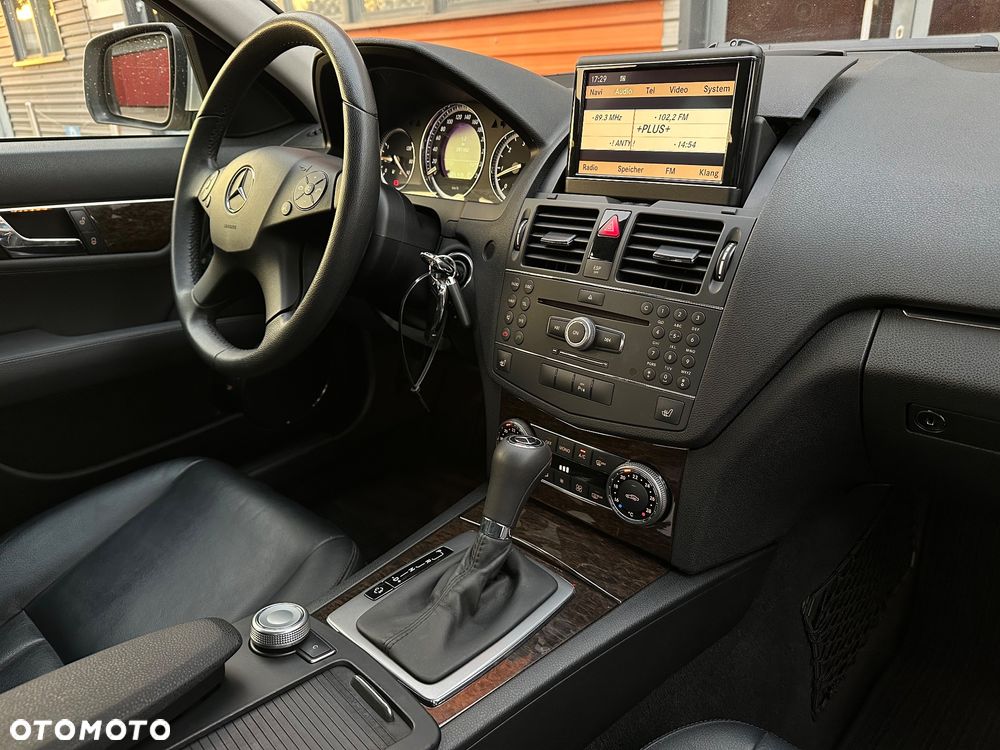 Mercedes-Benz Klasa C 320 CDI DPF 4Matic 7G-TRONIC Elegance - 7