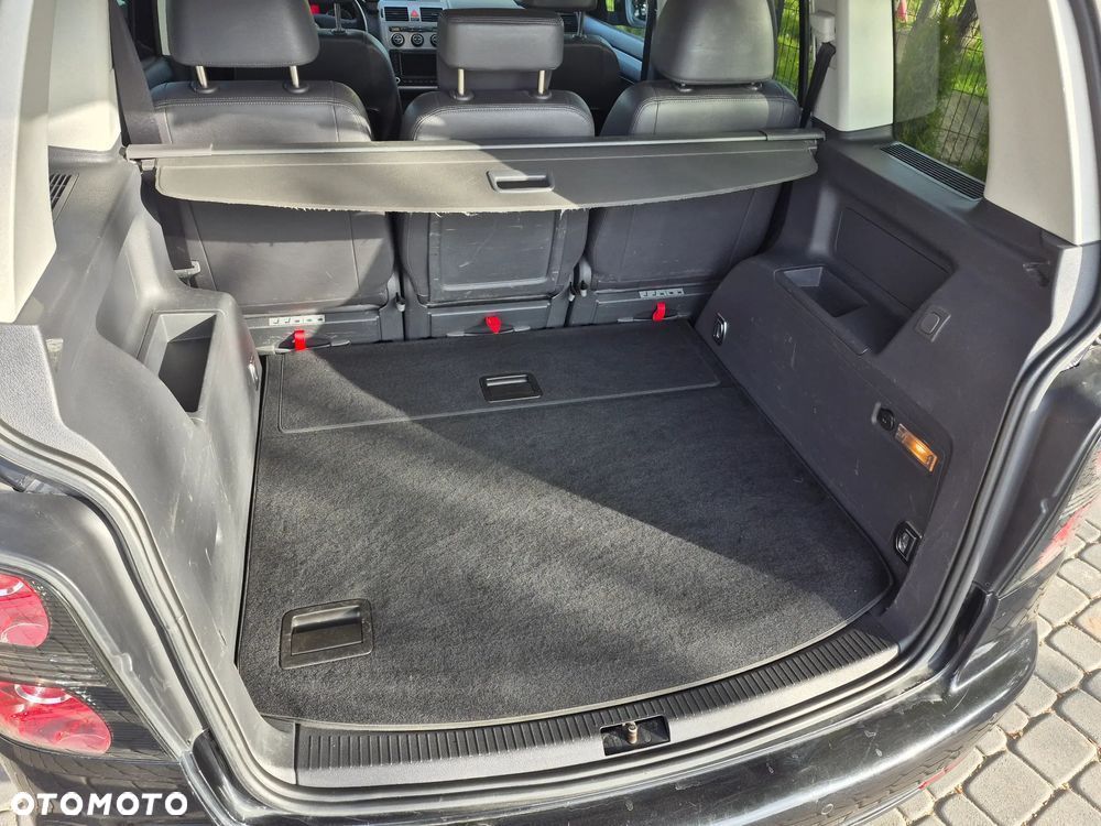 Volkswagen Touran 2.0 TDI DPF BlueMotion Technology DSG Comfortline - 16