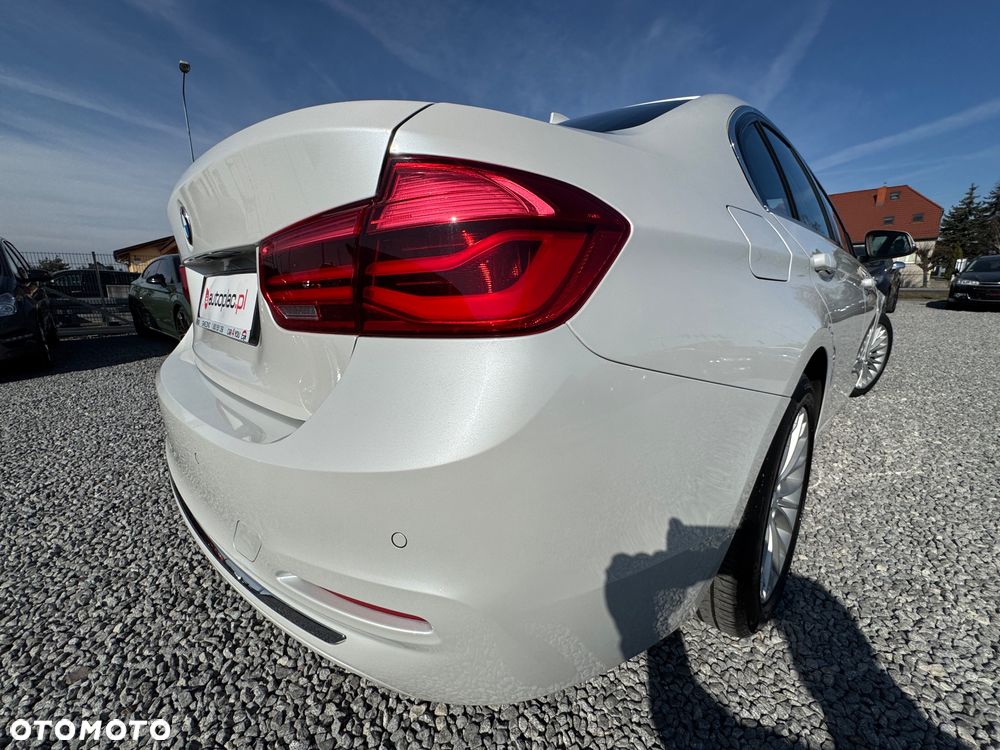 BMW Seria 3 320d Luxury Line - 9