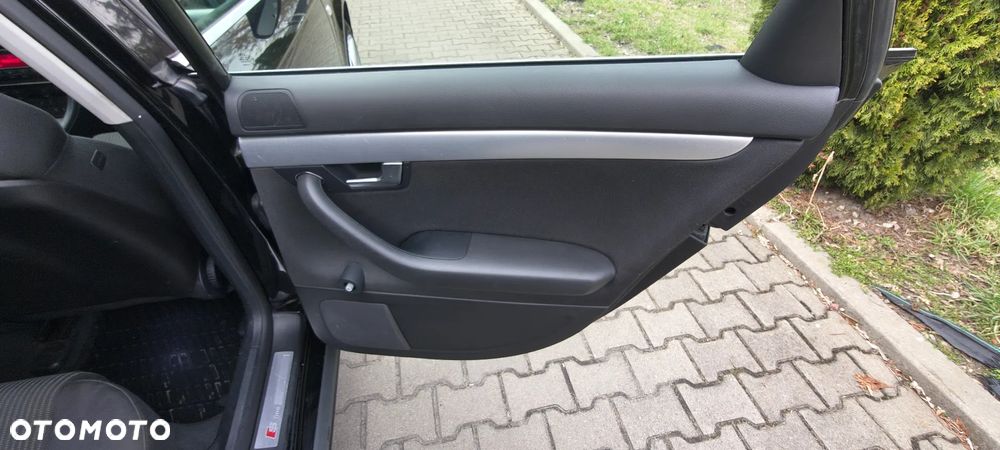 Audi A4 Avant 2.0 T FSI quattro - 13