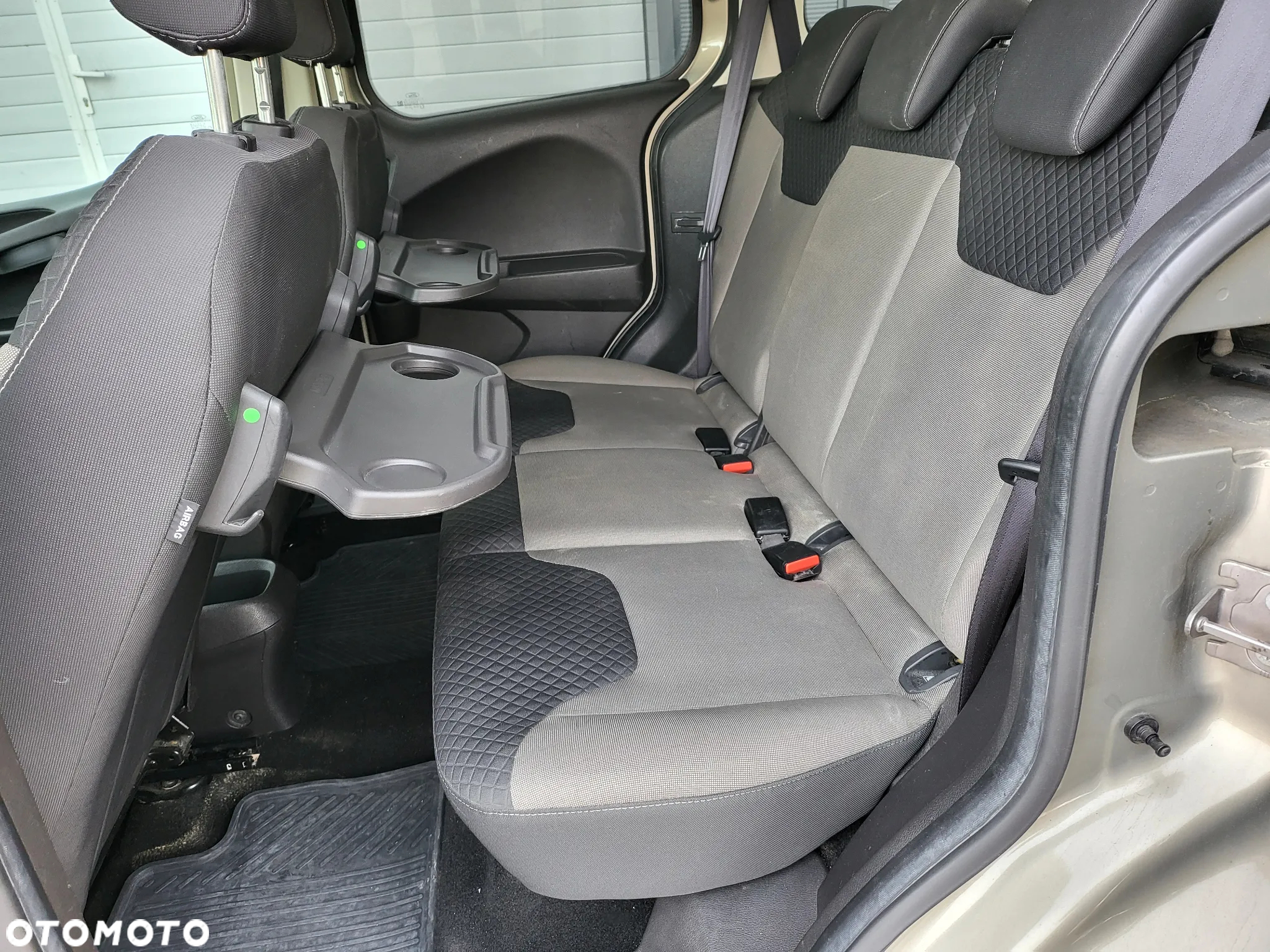 Ford Tourneo Courier 1.0 EcoBoost S&S Trend - 24