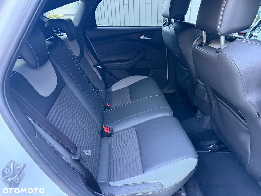 Ford Focus 2.0 EcoBoost ST mit Leder-Sport-Paket - 24