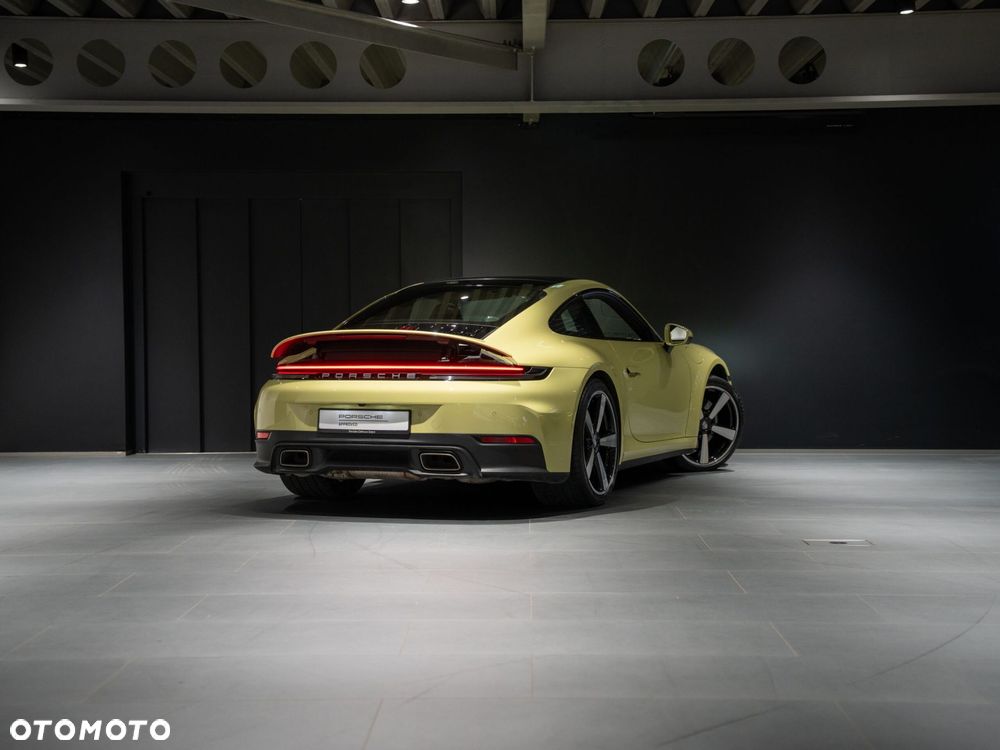 Porsche 911 Carrera - 5