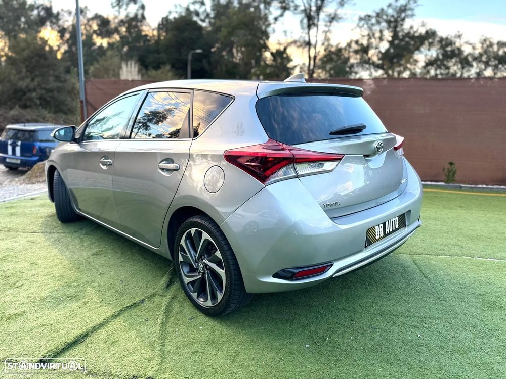 Toyota Auris 1.4 D-4D Com. +P.Techno+P.Sport - 3