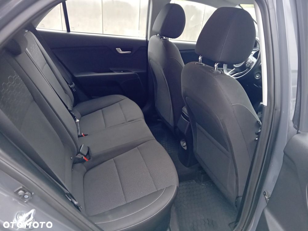 Kia Rio - 11