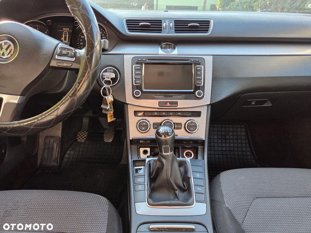 Volkswagen Passat 2.0 TDI Comfortline - 30
