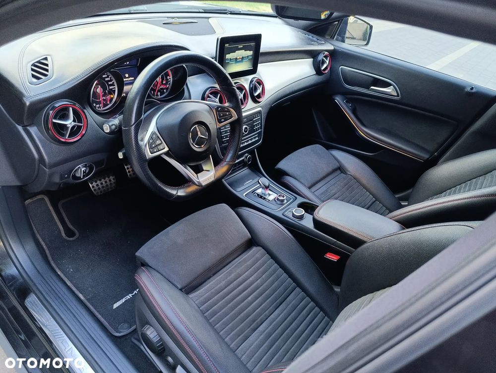 Mercedes-Benz CLA AMG 45 4Matic 7G-DCT - 12