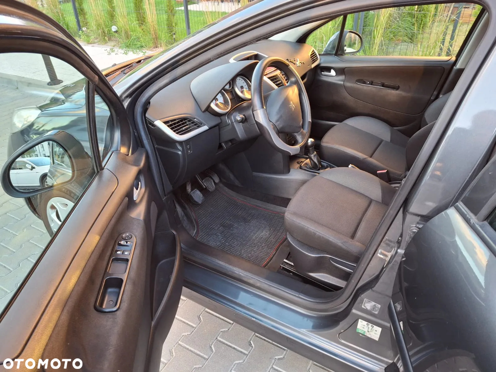 Peugeot 207 - 6