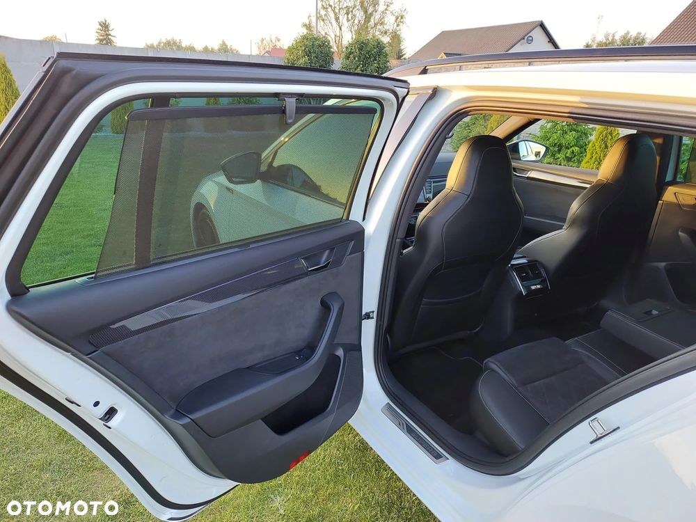 Skoda Superb 2.0 TDI Sportline DSG - 24