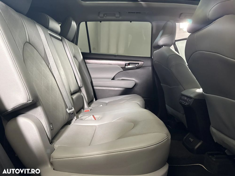 TOYOTA Highlander 2023 — imagine 12
