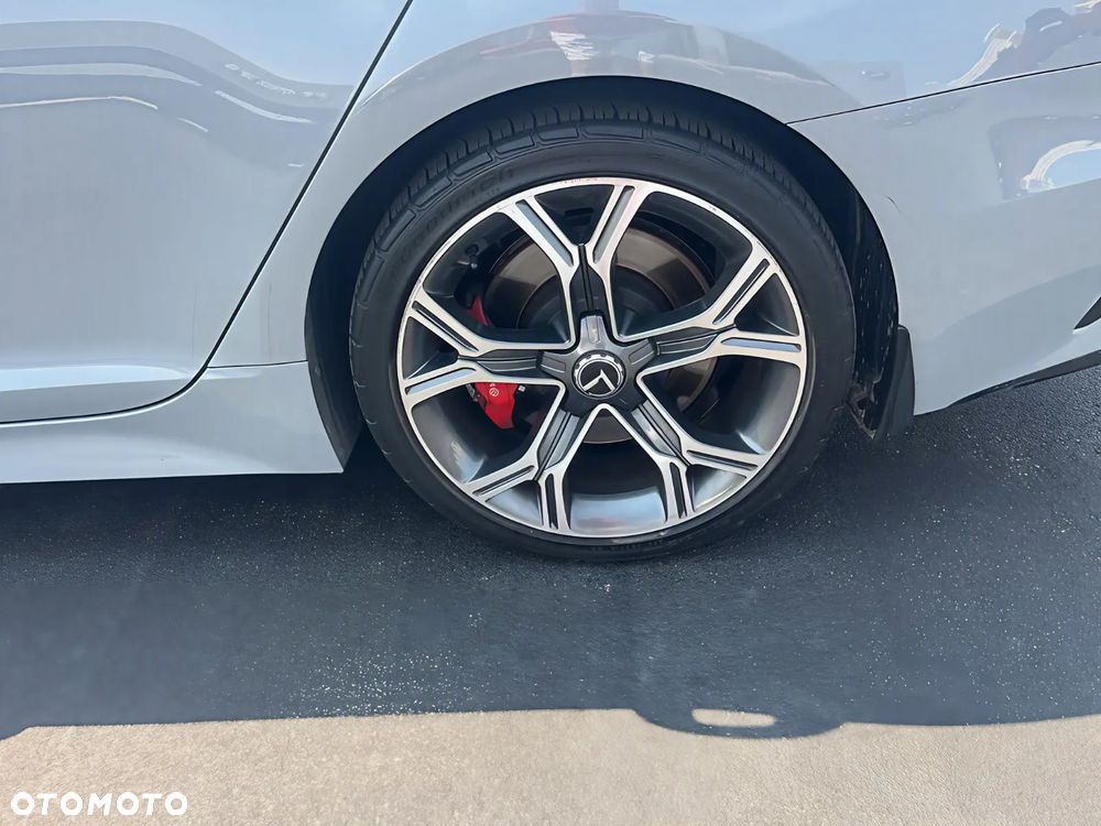 Kia Stinger - 12