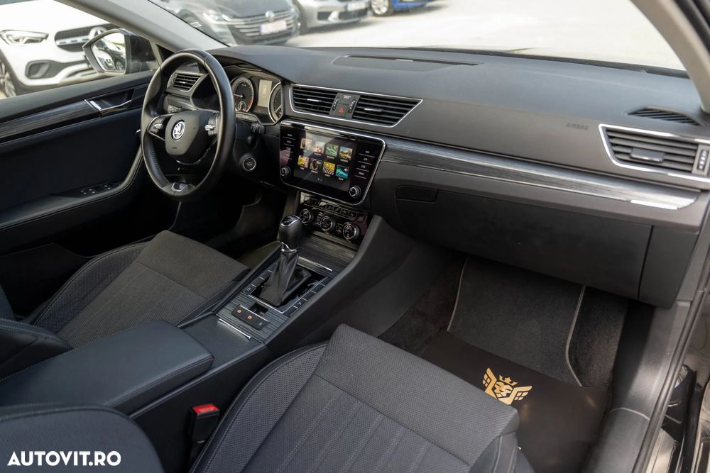 Skoda Superb 2.0 TDI DSG Sportline - 8