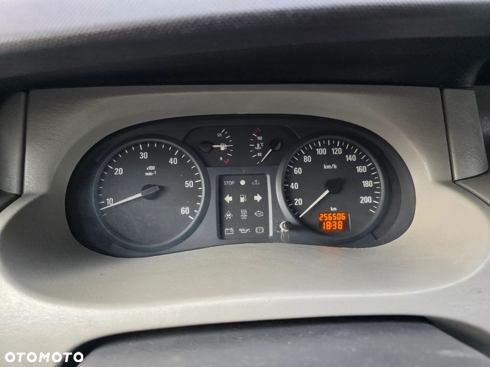 Opel Vivaro - 24