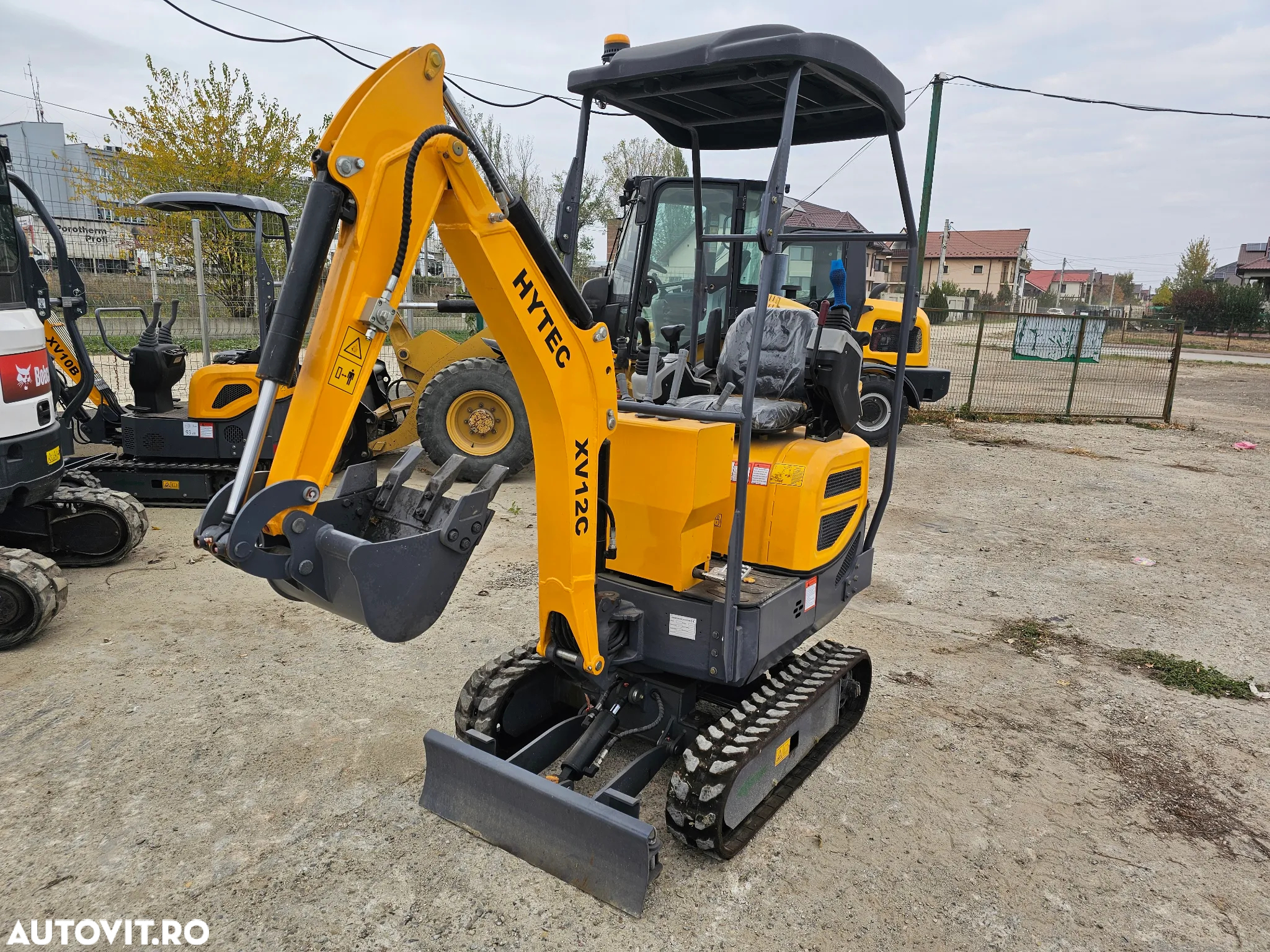 Hitachi Hytec XV12C miniexcavator pe senile NOU! Motor yanmar - 2