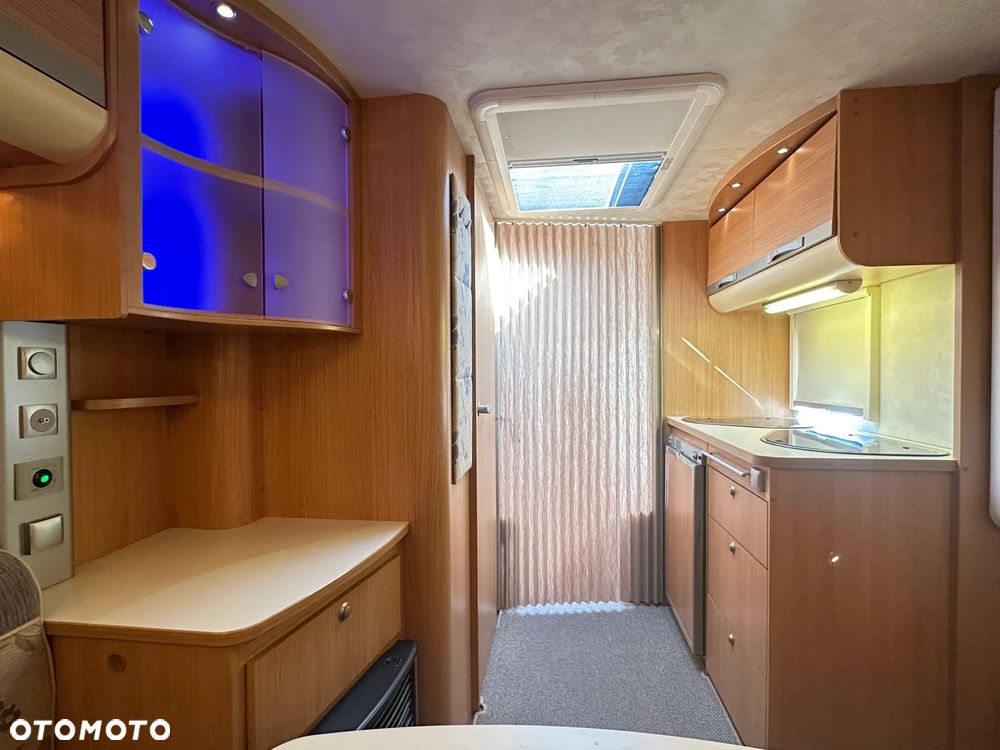 Adria ADORA 472 LU z napędem i markizą ze ścianami.  DMC 1300 - 16