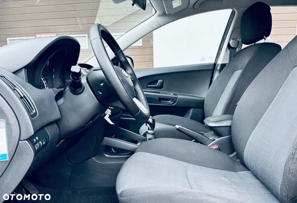 Kia Ceed - 11