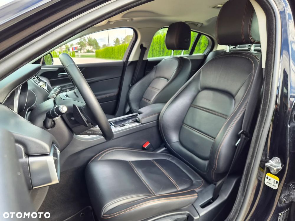 Jaguar XE 2.0 D180 SE - 8