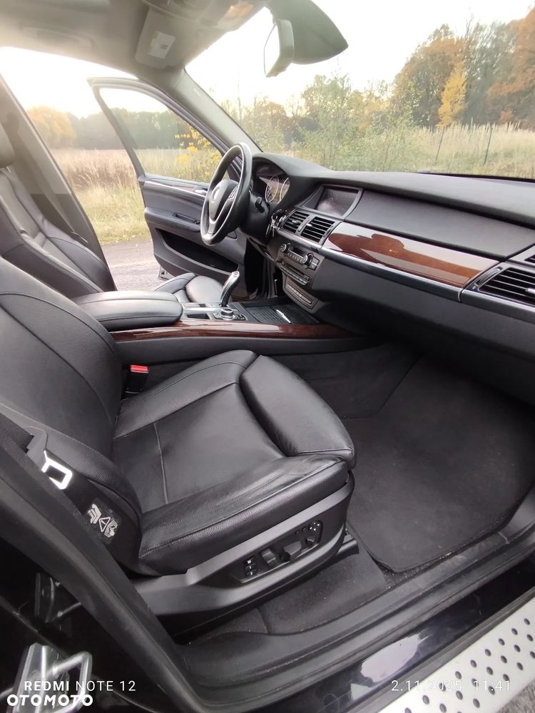 BMW X5 5.0i xDrive - 8