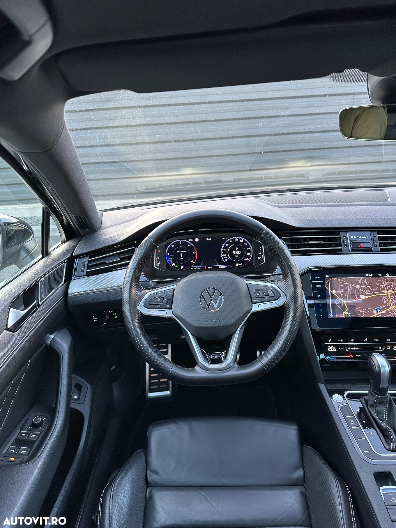 Volkswagen Passat Variant 2.0 TDI SCR DSG R-Line - 19