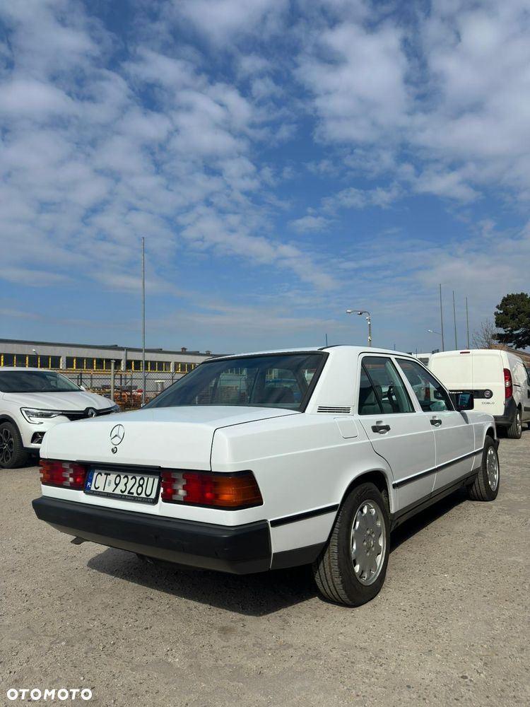 Mercedes-Benz W201 (190) - 4