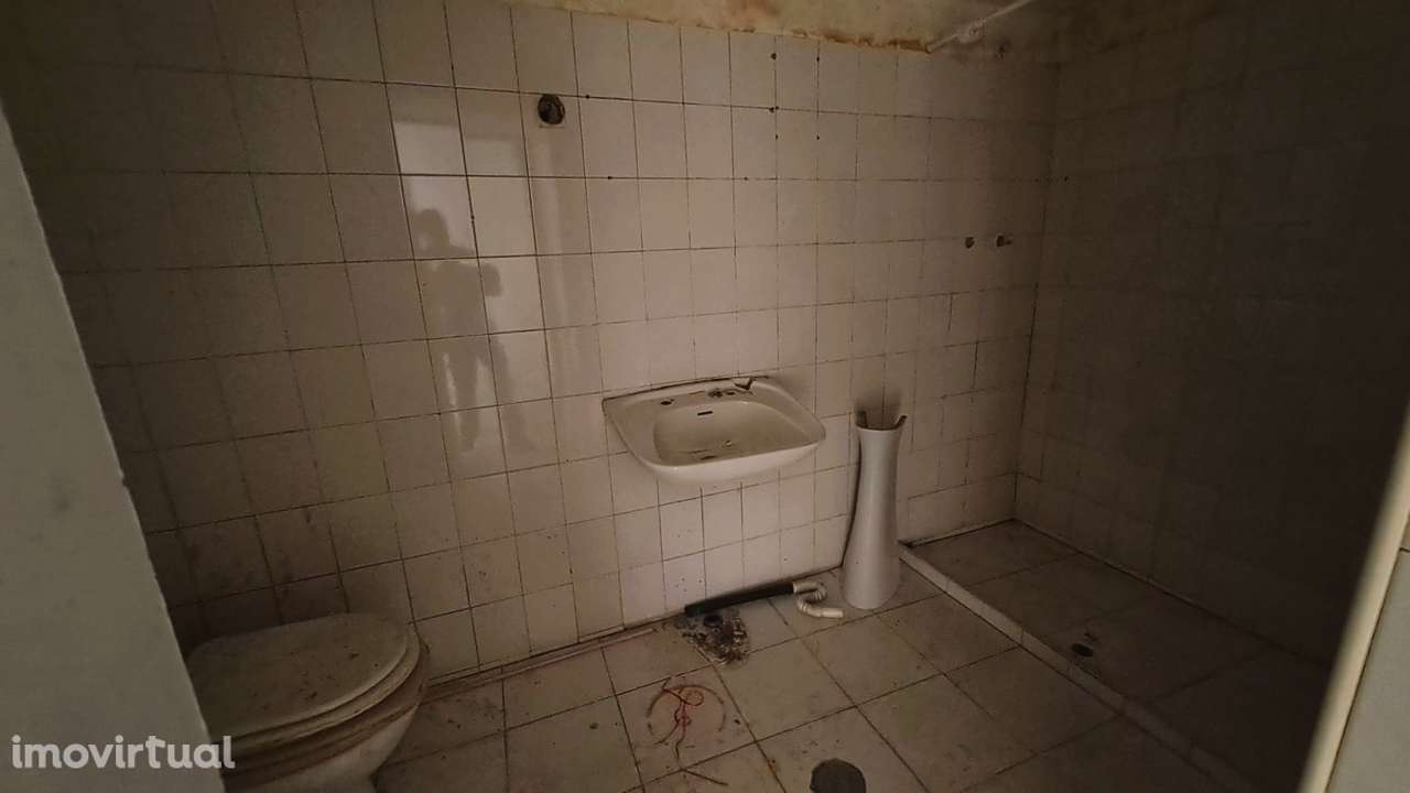 Moradia T6 para reconstrução- Santa Clara, Coimbra - Grande imagem: 3/29